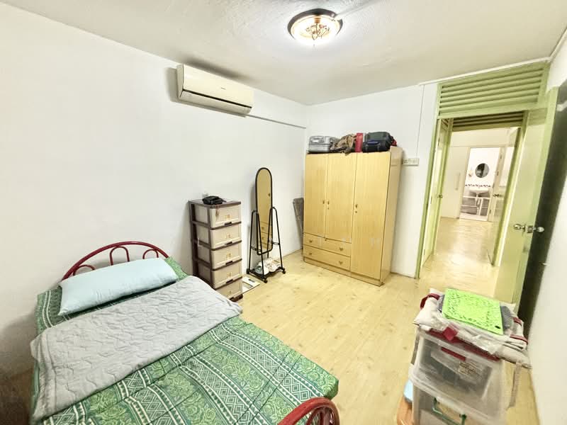 740 Yishun Avenue 5 HDB Flat For Sale at S$ 445,000 | PropertyGuru Singapore - Bedroom