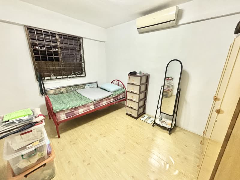 740 Yishun Avenue 5 HDB Flat For Sale at S$ 445,000 | PropertyGuru Singapore - Bedroom