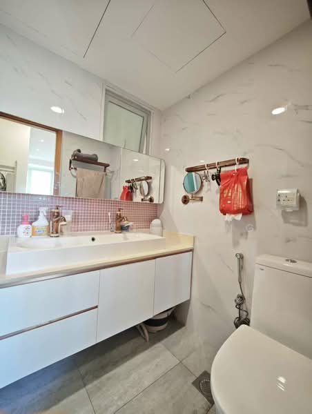 Queens Condominium For Sale at S$ 1,860,000 | PropertyGuru Singapore - Bathroom