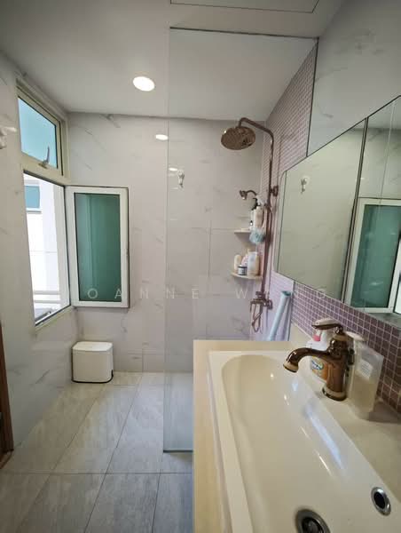 Queens Condominium For Sale at S$ 1,860,000 | PropertyGuru Singapore - Bathroom