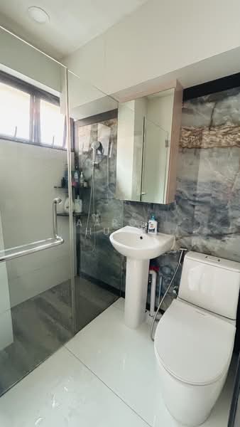 229 Bishan Street 23, 229 Bishan Street 23, 2 Bedrooms, 1,130 sqft, HDB Flat For Rent, by Aaron Huan, 500075166 - Bathroom - PropertyGuru.com.sg