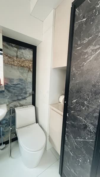 229 Bishan Street 23, 229 Bishan Street 23, 2 Bedrooms, 1,130 sqft, HDB Flat For Rent, by Aaron Huan, 500075166 - Bathroom - PropertyGuru.com.sg