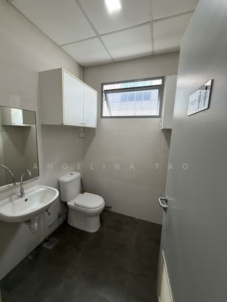 Solstice Business Centre, 23 New Industrial Road, 1,206 sqft, Light Industrial (B1) For Sale, by Angelina Tao, 500075177 - Bathroom - CommercialGuru.com.sg