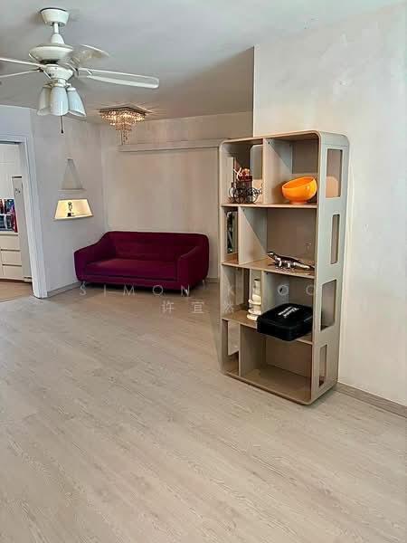 327 Hougang Avenue 5 HDB Flat For Sale at S$ 660,000 | PropertyGuru Singapore - Living Room