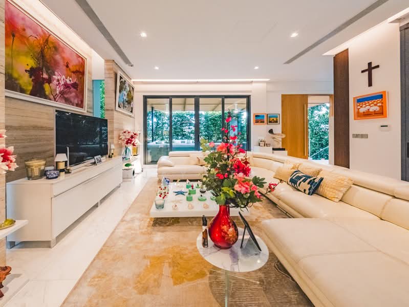 RARE Elevated Exclusive Detached in D11 Bungalow House For Sale at S$ 21,800,000 | PropertyGuru Singapore - Living Room