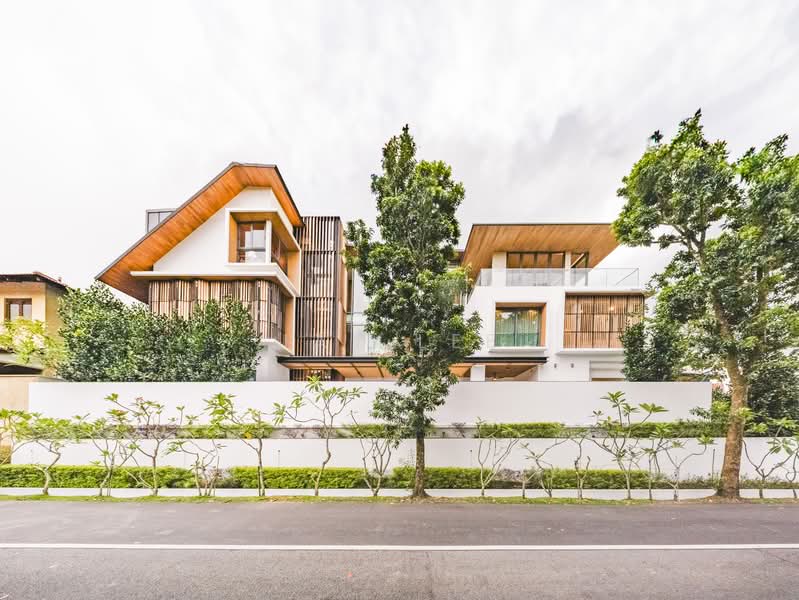 RARE Elevated Exclusive Detached in D11 Bungalow House For Sale at S$ 21,800,000 | PropertyGuru Singapore - Exterior