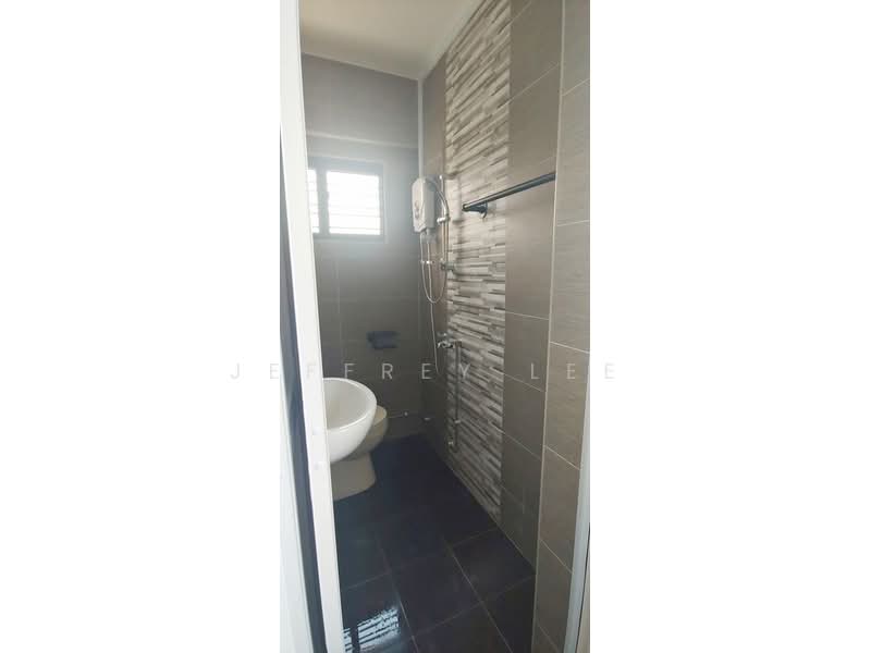 655 Yishun Avenue 4, 655 Yishun Avenue 4, 3 Bedrooms, 904 sqft, HDB Flat For Rent, by Jeffrey Lee, 500075197 - Bathroom - PropertyGuru.com.sg