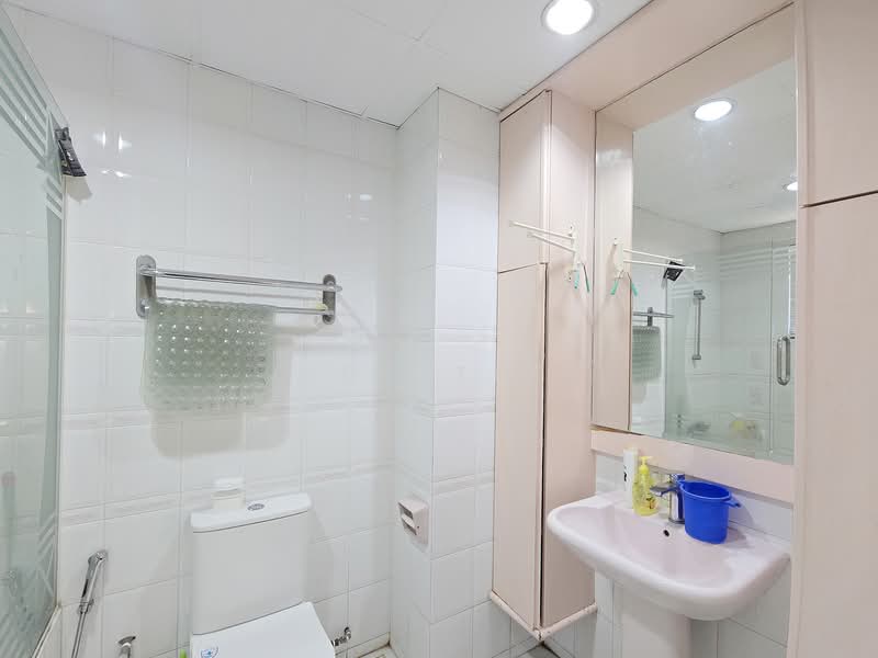 Cherryhill, 21 Lorong Lew Lian, 3 Bedrooms, 1,194 sqft, Condominium For Rent, by Idy Tee, 500075202 - Bathroom - PropertyGuru.com.sg