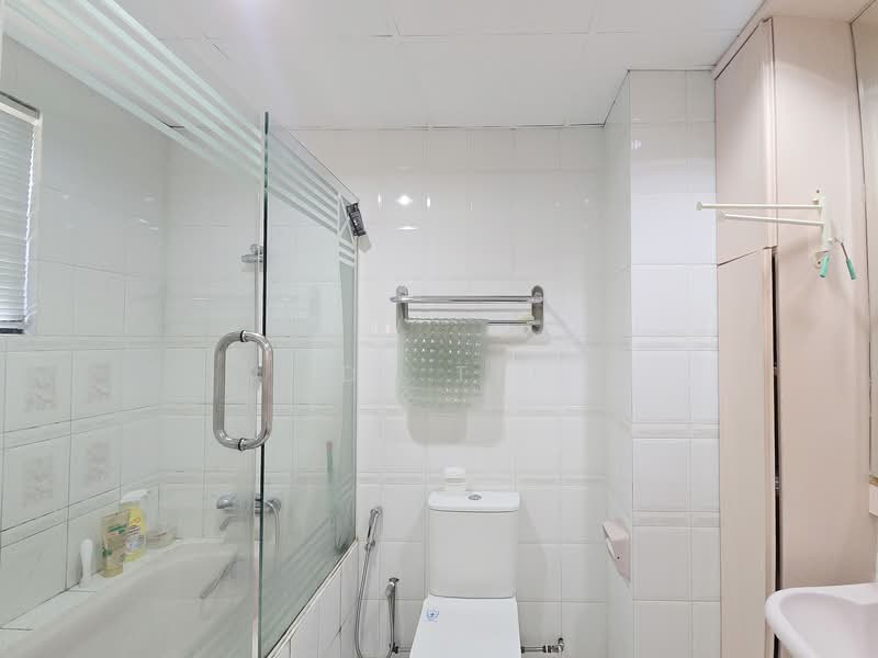 Cherryhill, 21 Lorong Lew Lian, 3 Bedrooms, 1,194 sqft, Condominium For Rent, by Idy Tee, 500075202 - Bathroom - PropertyGuru.com.sg
