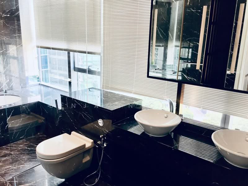 Helios Residences Condominium For Sale at S$ 5,500,000 | PropertyGuru Singapore - Bathroom