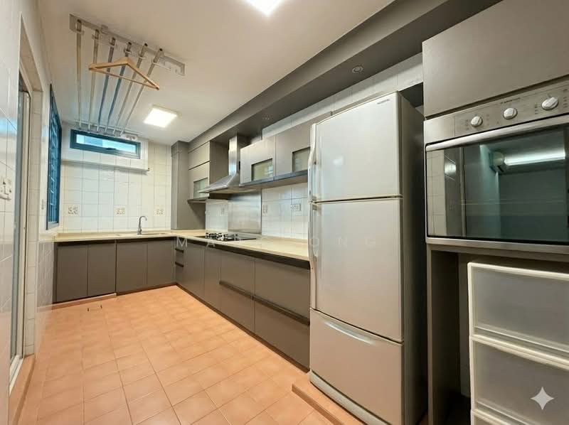 190 Punggol Central HDB Flat For Sale at S$ 820,000 | PropertyGuru Singapore - Kitchen