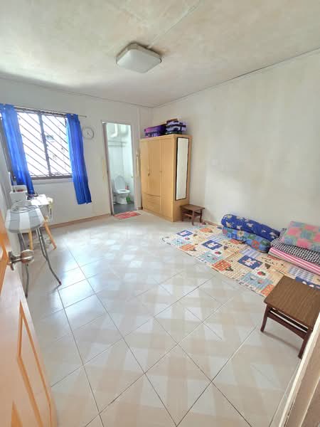 136 Yishun Ring Road HDB Flat For Sale at S$ 525,000 | PropertyGuru Singapore - Bedroom