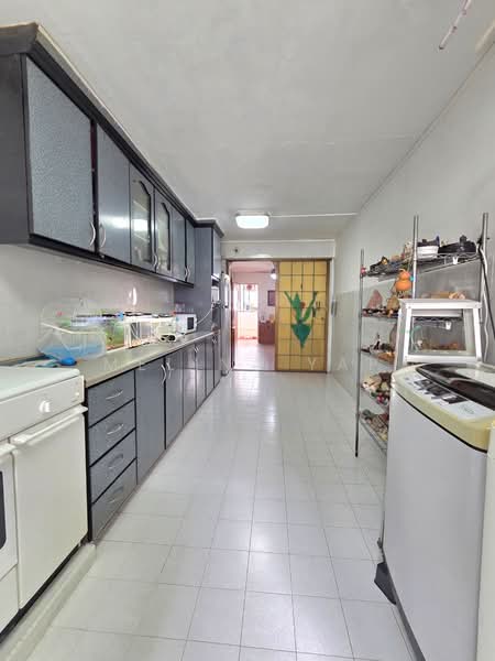 136 Yishun Ring Road HDB Flat For Sale at S$ 525,000 | PropertyGuru Singapore - Kitchen