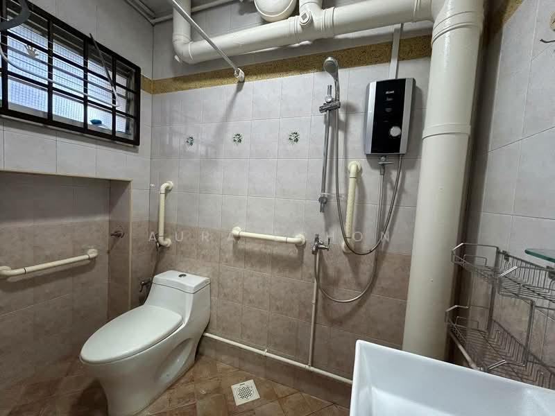 323 Tampines Street 33, 323 Tampines Street 33, 3 Bedrooms, 1,195 sqft, HDB Flat For Rent, by Aura Echon, 500075272 - Bathroom - PropertyGuru.com.sg