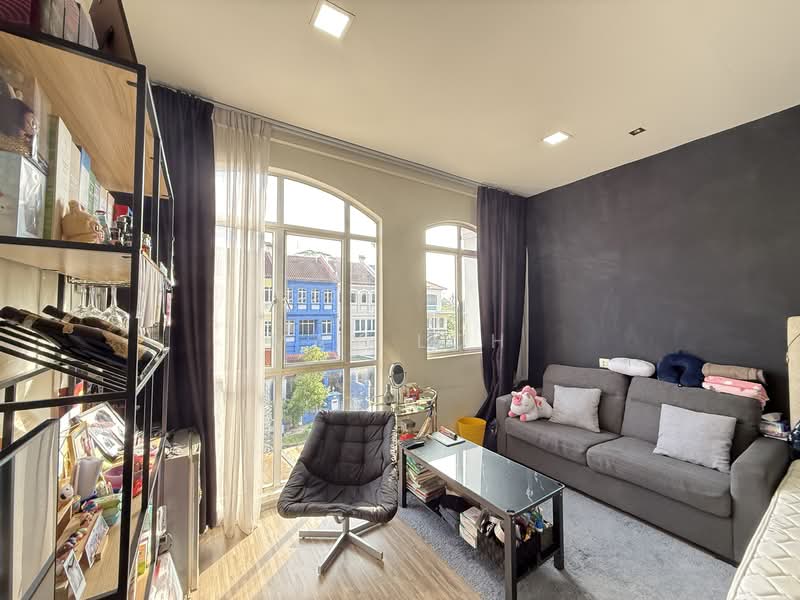 Loyang Villas Terraced House For Sale at S$ 2,700,000 | PropertyGuru Singapore - Living Room