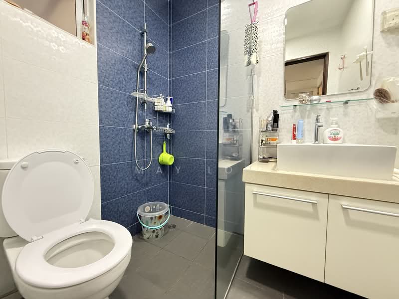 Loyang Villas Terraced House For Sale at S$ 2,700,000 | PropertyGuru Singapore - Bathroom