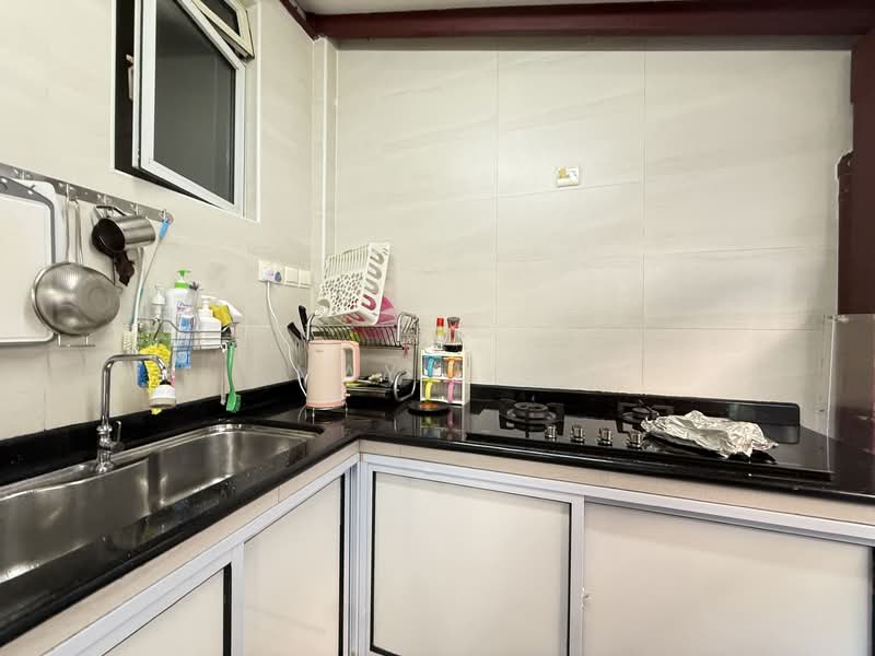 Loyang Villas Terraced House For Sale at S$ 2,700,000 | PropertyGuru Singapore - Kitchen