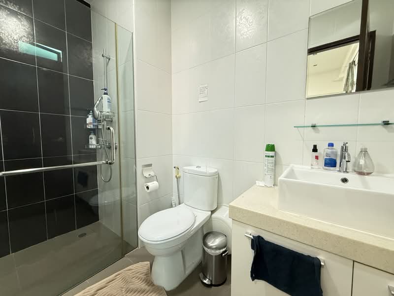 Loyang Villas Terraced House For Sale at S$ 2,700,000 | PropertyGuru Singapore - Bathroom