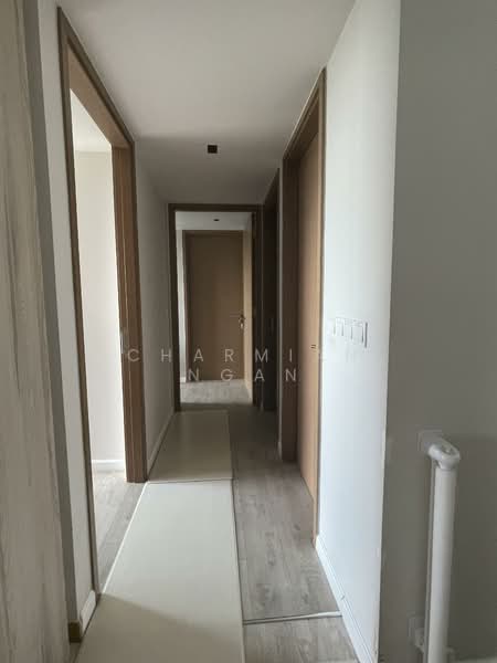 Kingsford Waterbay Condominium For Sale at S$ 1,680,000 | PropertyGuru Singapore - Corridor