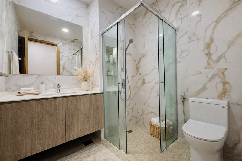 Brand New 2.5 storey Terrace, 6+1 bed with lift in Sennett Estate Terraced House For Sale at S$ 7,280,000 | PropertyGuru Singapore - Bathroom