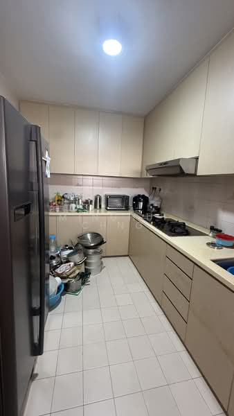 Freehold Serangoon Gardens 3-sty Terrace with 6 Bedrooms Terraced House For Sale at S$ 4,680,000 | PropertyGuru Singapore - Kitchen