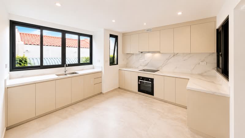 ⭐️⭐️LANDED7772@ Brand New 3 Storey Inter Terrace in city fringe, Cambridge, Carlisie, Dorset, Bristol, 5 Bedrooms, 6,000 sqft, Terraced House For Sale, by Dean Lim, 500075320 - Kitchen - PropertyGuru.com.sg