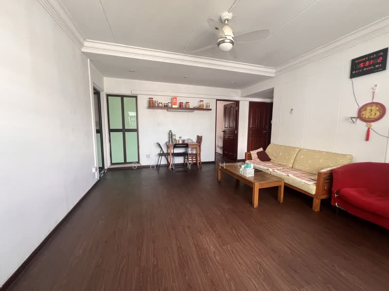 729 Woodlands Circle HDB Flat For Sale at S$ 570,000 | PropertyGuru Singapore - Living Room