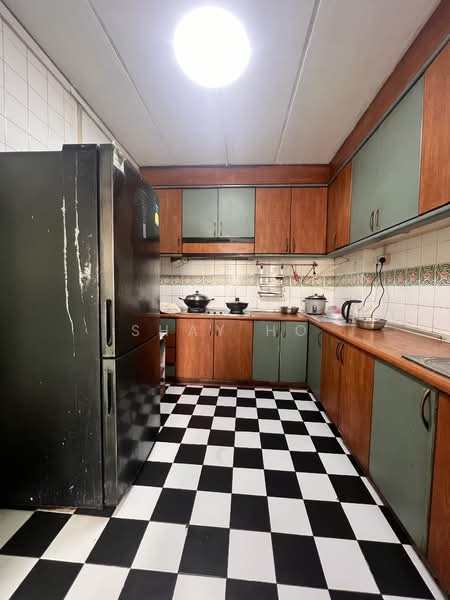 729 Woodlands Circle HDB Flat For Sale at S$ 570,000 | PropertyGuru Singapore - Kitchen