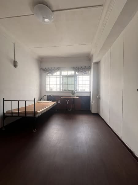 729 Woodlands Circle HDB Flat For Sale at S$ 570,000 | PropertyGuru Singapore - Common Bedroom 2