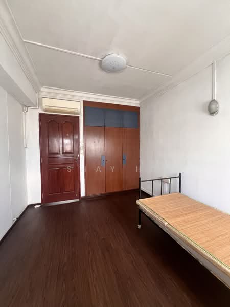 729 Woodlands Circle HDB Flat For Sale at S$ 570,000 | PropertyGuru Singapore - Common Bedroom 2