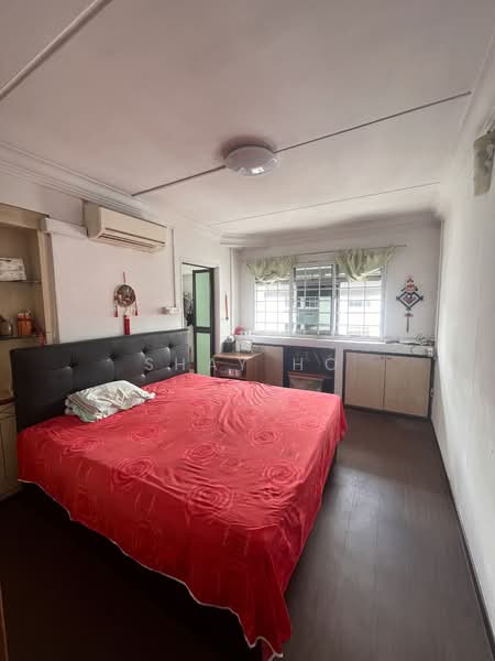 729 Woodlands Circle HDB Flat For Sale at S$ 570,000 | PropertyGuru Singapore - Master Bedroom