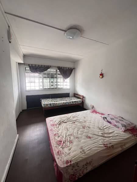 729 Woodlands Circle HDB Flat For Sale at S$ 570,000 | PropertyGuru Singapore - Common Bedroom 1