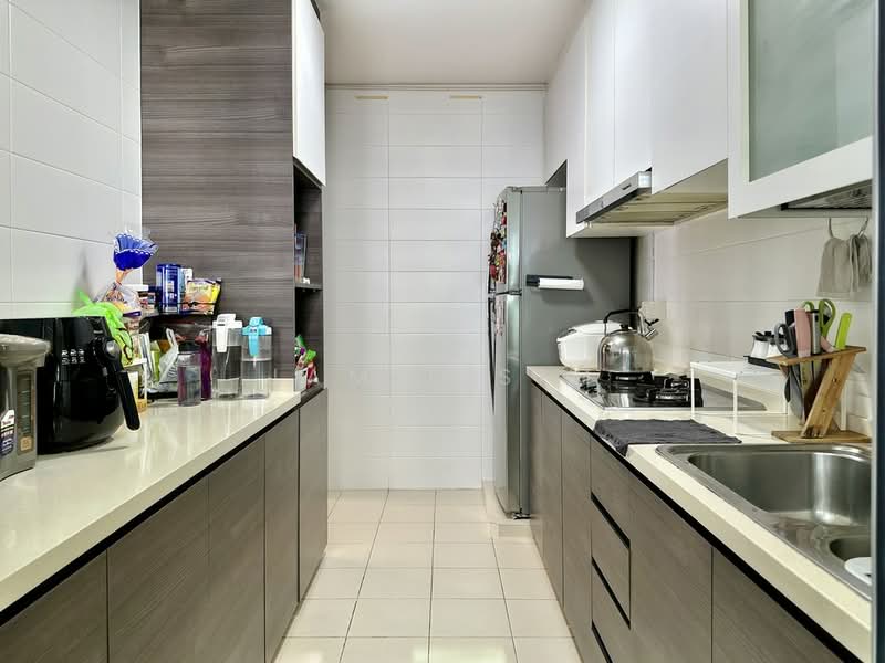 476C Upper Serangoon View HDB Flat For Sale at S$ 800,000 | PropertyGuru Singapore - Kitchen