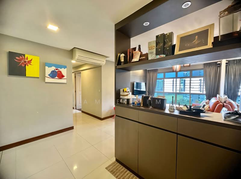 476C Upper Serangoon View HDB Flat For Sale at S$ 800,000 | PropertyGuru Singapore - Living Room