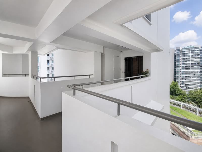 476C Upper Serangoon View, 476C Upper Serangoon View, 3 Bedrooms, 990 sqft, HDB Flat For Sale, by Jamie Sim, 500075334 - Private walkway - PropertyGuru.com.sg