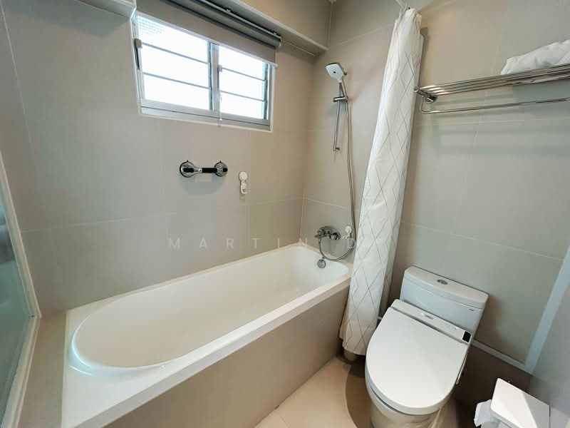22 Ghim Moh Link HDB Flat For Sale at S$ 1,500,000 | PropertyGuru Singapore - Bathroom