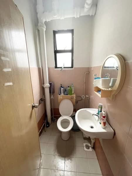 Marine Mansion, 28 Sea Avenue, Room Rental, 100 sqft, Apartment For Rent, by Alan Loh, 500075338 - Bathroom - PropertyGuru.com.sg