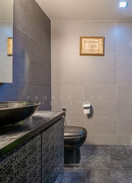 Euphony Gardens Condominium For Sale at S$ 1,000,000 | PropertyGuru Singapore - Bathroom
