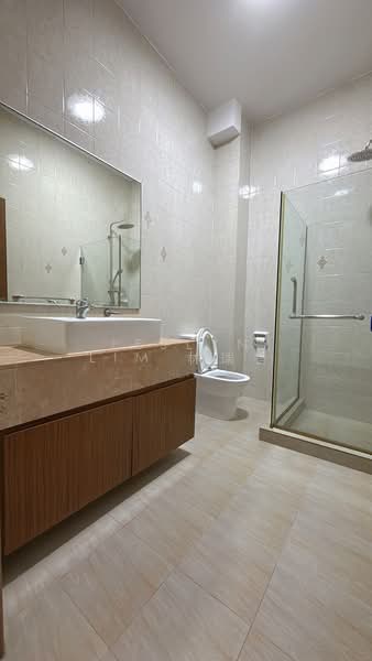 3 Storey Swiss View Spacious Family Size House near Bukit Timah, International Schools Terraced House For Sale at S$ 5,500,000 | PropertyGuru Singapore - Bathroom