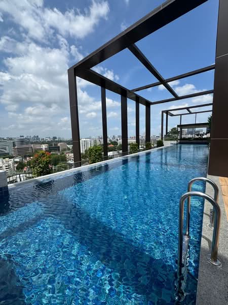 Hill House, 10A-11 Institution Hill, 10B, 2 Bedrooms, 624 sqft, Condominium For Rent, by Chloe Chang, 500075419 - Pool - PropertyGuru.com.sg