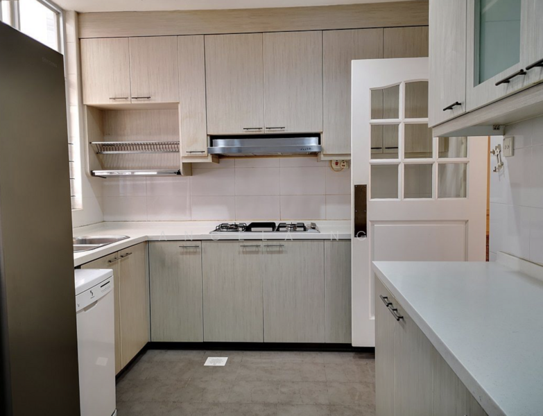 Leonie Condotel, 2 Leonie Hill Road, 4 Bedrooms, 2,568 sqft, Condominium For Rent, by Angela Ng, 500075439 - Kitchen - PropertyGuru.com.sg