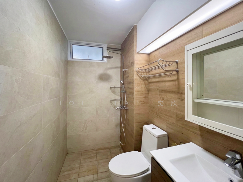 288D Jurong East Street 21 HDB Flat For Sale at S$ 888,000 | PropertyGuru Singapore - Bathroom