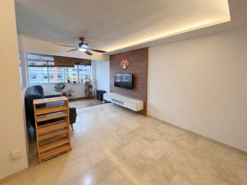288D Jurong East Street 21 HDB Flat For Sale at S$ 888,000 | PropertyGuru Singapore - Living Room