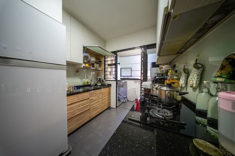 260C Punggol Way HDB Flat For Sale at S$ 698,000 | PropertyGuru Singapore - Kitchen