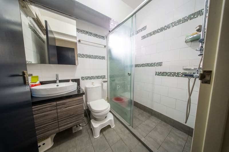 260C Punggol Way HDB Flat For Sale at S$ 698,000 | PropertyGuru Singapore - Bathroom