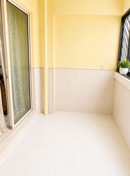 710 Hougang Avenue 2, 710 Hougang Avenue 2, 3 Bedrooms, 1,300 sqft, HDB Flat For Sale, by Delvin Ong, 500075467 - Balcony - PropertyGuru.com.sg