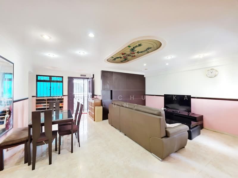 667B Jurong West Street 65 HDB Flat For Sale at S$ 680,000 | PropertyGuru Singapore - Living Room