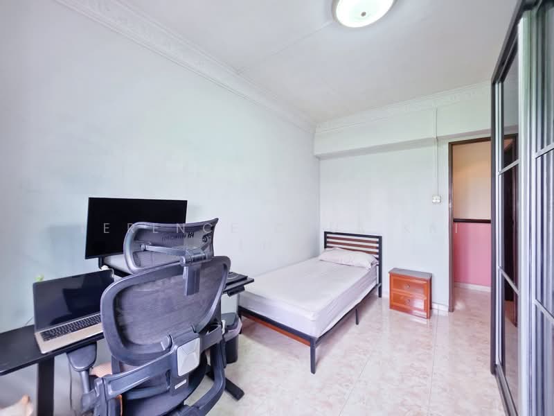 667B Jurong West Street 65 HDB Flat For Sale at S$ 680,000 | PropertyGuru Singapore - Bedroom