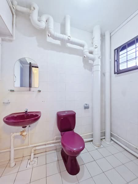 667B Jurong West Street 65 HDB Flat For Sale at S$ 680,000 | PropertyGuru Singapore - Bathroom