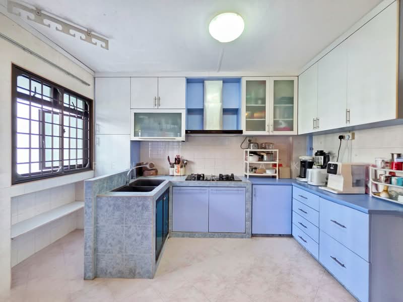 667B Jurong West Street 65 HDB Flat For Sale at S$ 680,000 | PropertyGuru Singapore - Kitchen